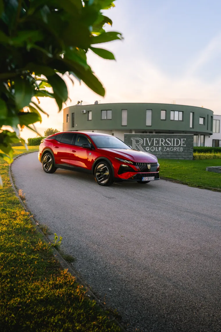 Malo drugačiji test: Peugeot u Istri i na Kvarneru predstavio novi 408 i osvježene modele