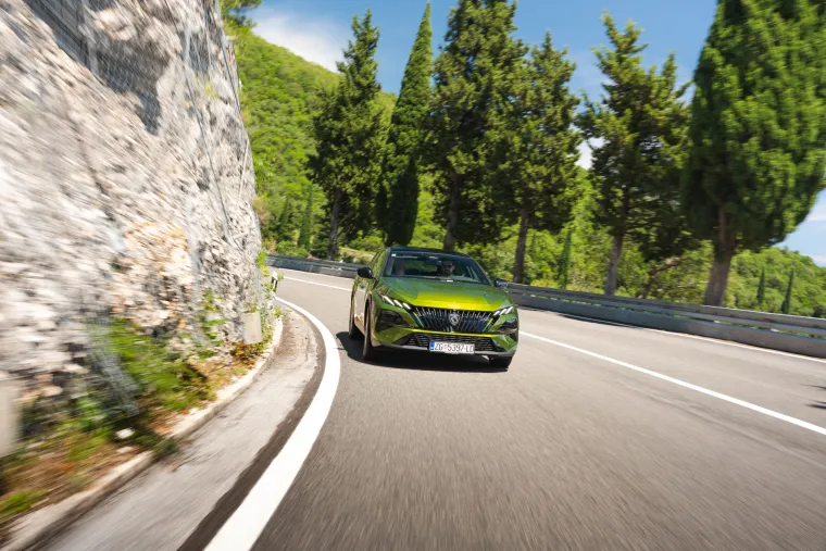 Malo drugačiji test: Peugeot u Istri i na Kvarneru predstavio novi 408 i osvježene modele