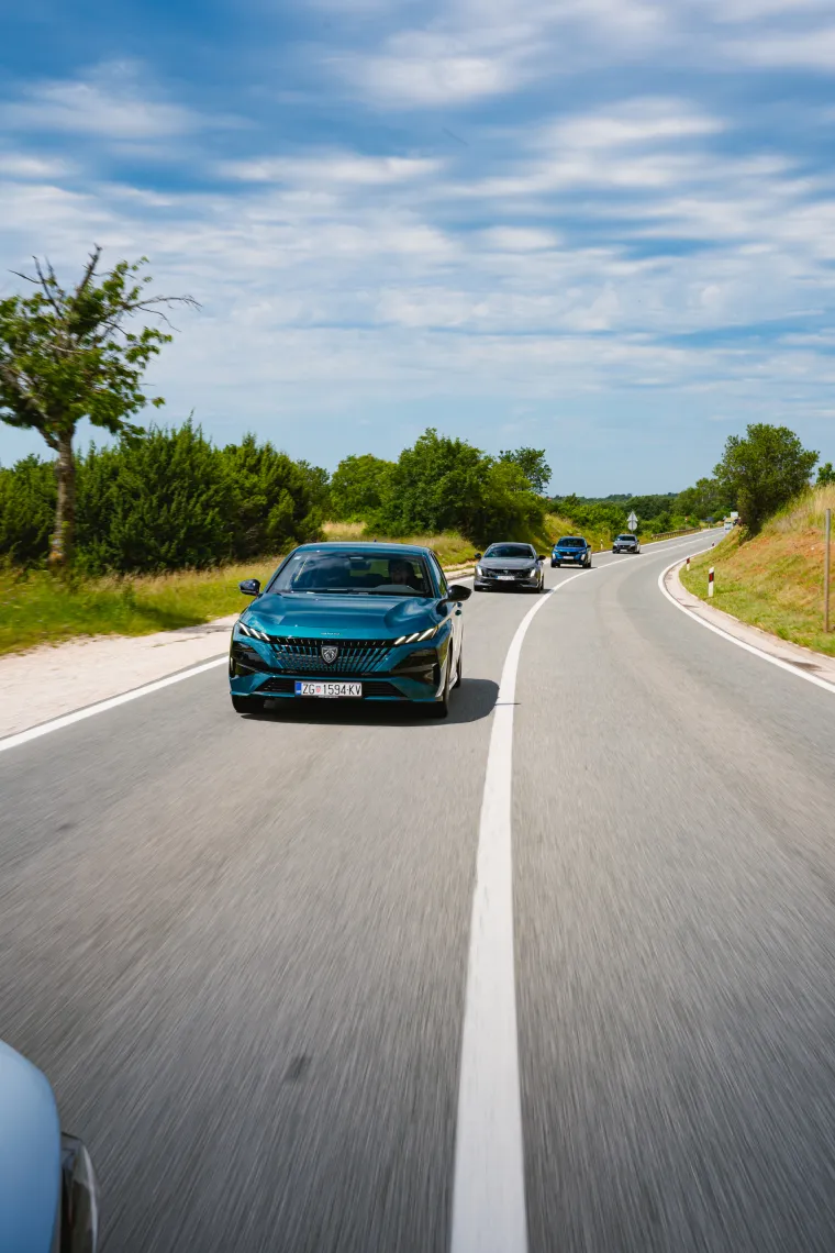 Malo drugačiji test: Peugeot u Istri i na Kvarneru predstavio novi 408 i osvježene modele