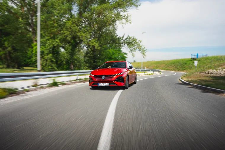 Malo drugačiji test: Peugeot u Istri i na Kvarneru predstavio novi 408 i osvježene modele