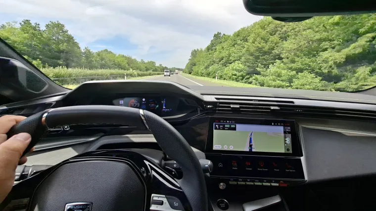 Malo drugačiji test: Peugeot u Istri i na Kvarneru predstavio novi 408 i osvježene modele