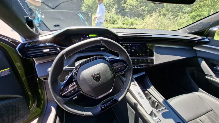 Malo drugačiji test: Peugeot u Istri i na Kvarneru predstavio novi 408 i osvježene modele