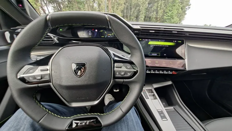 Malo drugačiji test: Peugeot u Istri i na Kvarneru predstavio novi 408 i osvježene modele