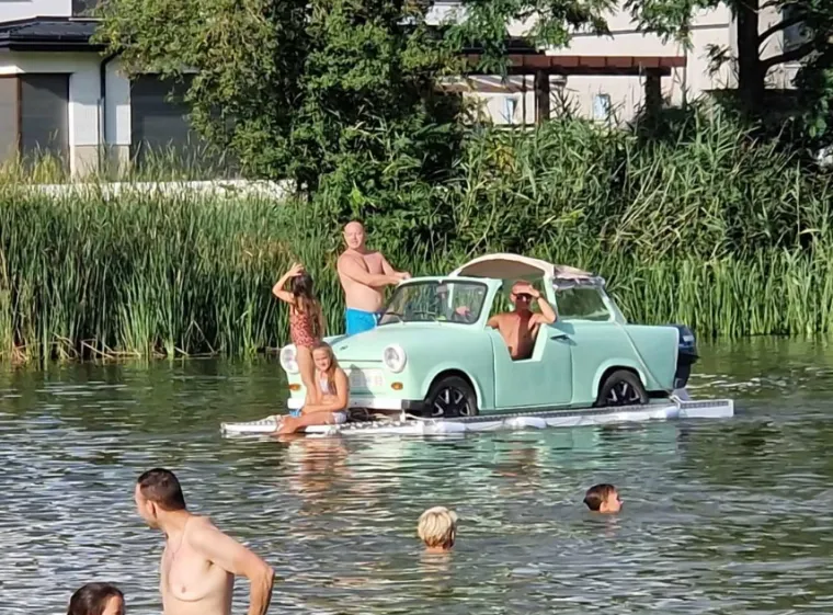 Ovako Balkanci uživaju u kupanju: Samo oni znaju stvoriti takvu zabavu, prizori su urnebesni
