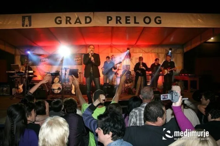 Povratak u neka ljep&scaron;a vremena: Zgodne djevojke okupirale Zečićev koncert