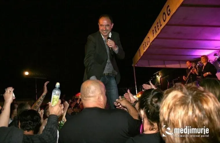 Povratak u neka ljep&scaron;a vremena: Zgodne djevojke okupirale Zečićev koncert