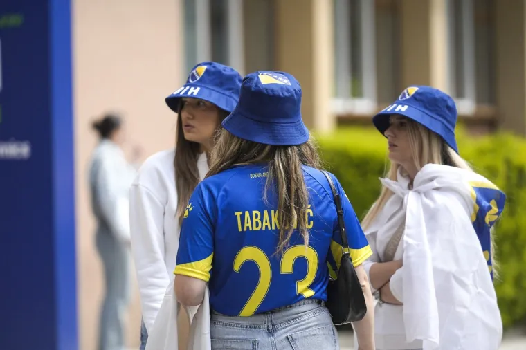 Pogledajte kako izgleda Sarajevo na dan utakmice, snimljeno i poznato lice