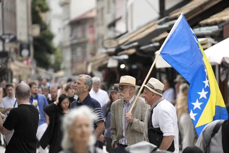 Pogledajte kako izgleda Sarajevo na dan utakmice, snimljeno i poznato lice