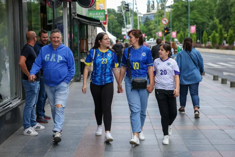 Pogledajte kako izgleda Sarajevo na dan utakmice, snimljeno i poznato lice