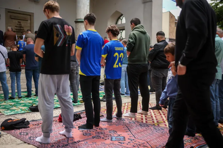 Pogledajte kako izgleda Sarajevo na dan utakmice, snimljeno i poznato lice