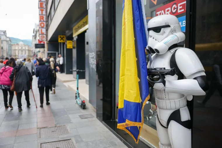 Pogledajte kako izgleda Sarajevo na dan utakmice, snimljeno i poznato lice