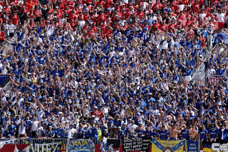 Ovo nije prikazano u prijenosu: Pogledajte kako su redari uletjeli među navijače BiH