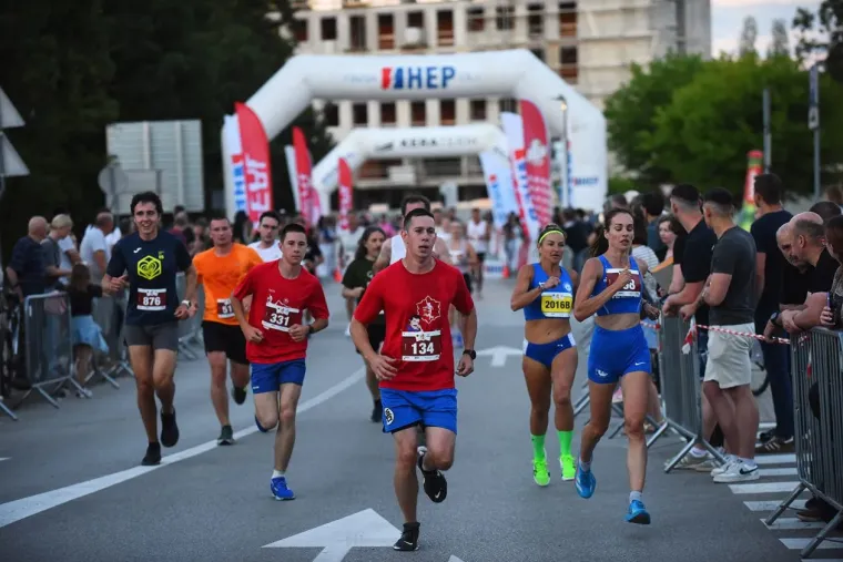 Vi&scaron;e od tisuću sudionika i kenijski trijumf obilježili veliku utrku