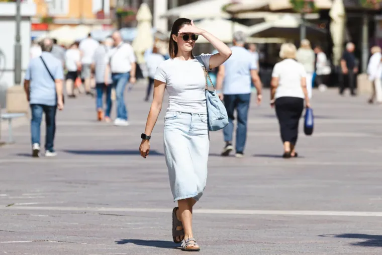 Korzo pretvorili u modnu pistu, ali plavu&scaron;a u cvjetnoj haljini nije mogla proći nezapaženo