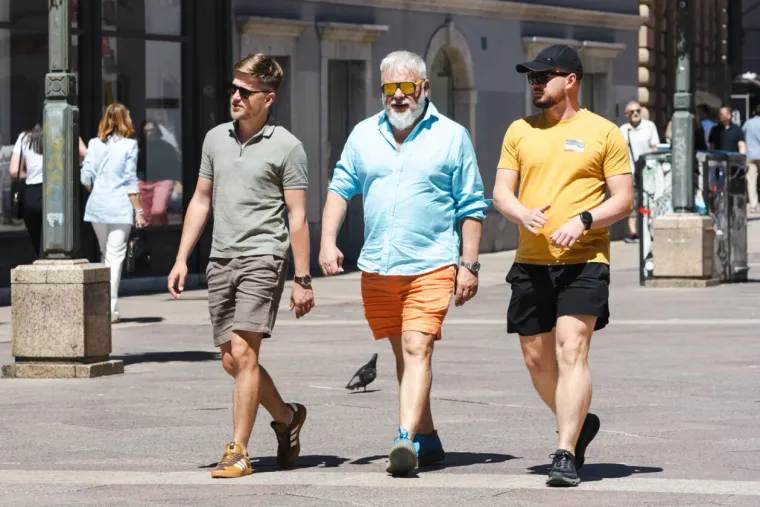 Korzo pretvorili u modnu pistu, ali plavu&scaron;a u cvjetnoj haljini nije mogla proći nezapaženo