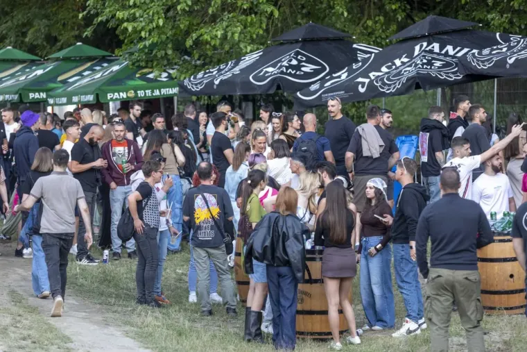 Pampas je gorio! Pogledajte ovo ludilo, svjetske DJ zvijezde stigle u Hrvatsku, do zore nisu stali