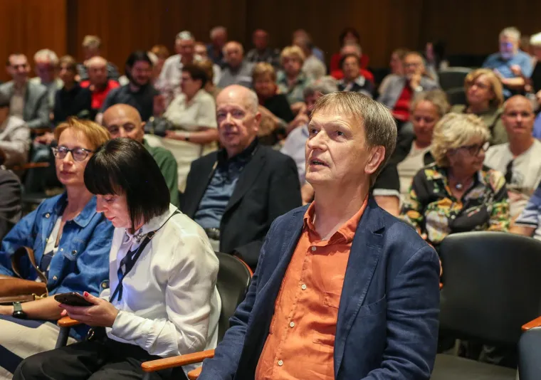 U Lisinskom održan koncert partizanske pjesme: Među gostima poznata lica, evo tko se pojavio