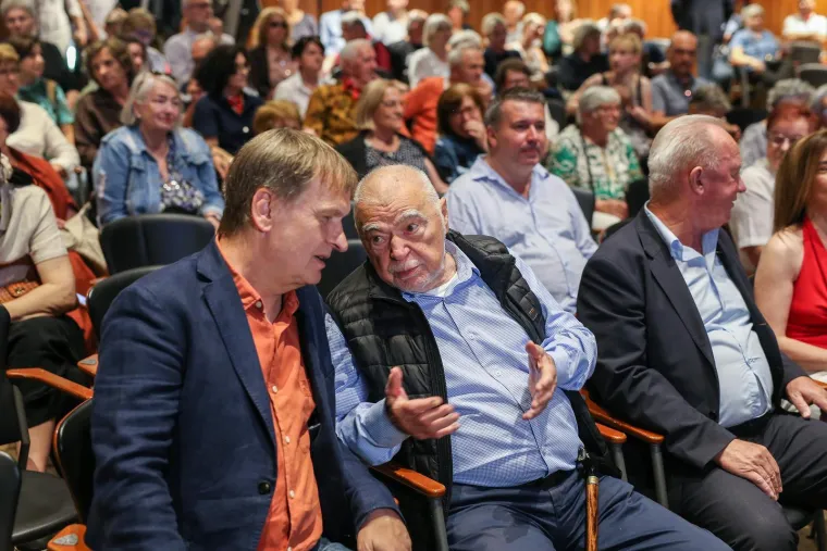 U Lisinskom održan koncert partizanske pjesme: Među gostima poznata lica, evo tko se pojavio