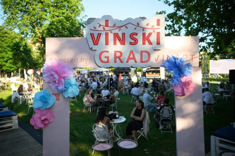 Sve je vrvjelo od lijepih Zagrepčanki: Pogledajte tko je nazdravio na otvaranju Vinskog grada