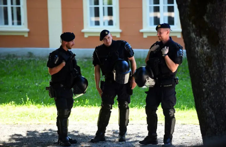 Poljupci koji su izazvali buru: Karlovački pride bez incidenata, ali ne i bez kontroverzi