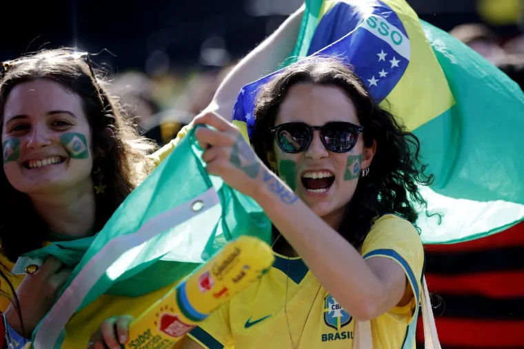 Brazilske navijačice su stigle, temperatura na stadionu je porasla