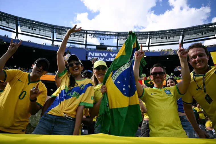 Brazilske navijačice su stigle, temperatura na stadionu je porasla