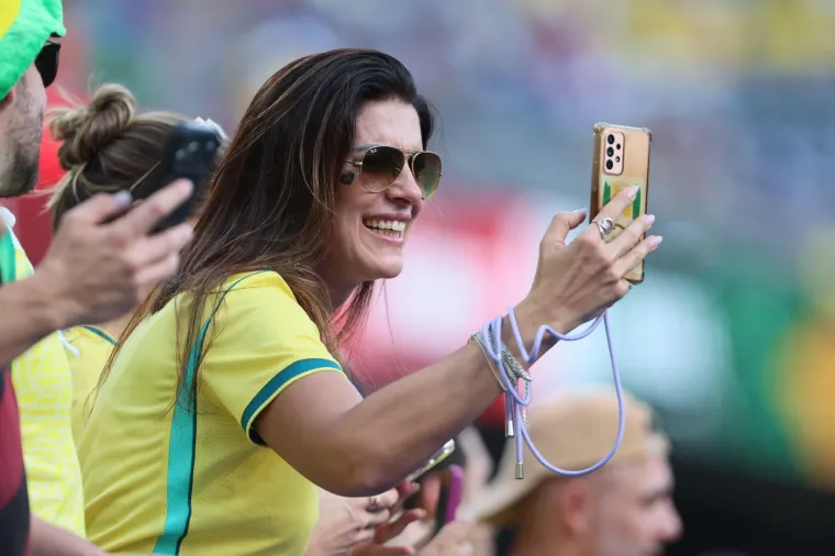 Brazilske navijačice su stigle, temperatura na stadionu je porasla