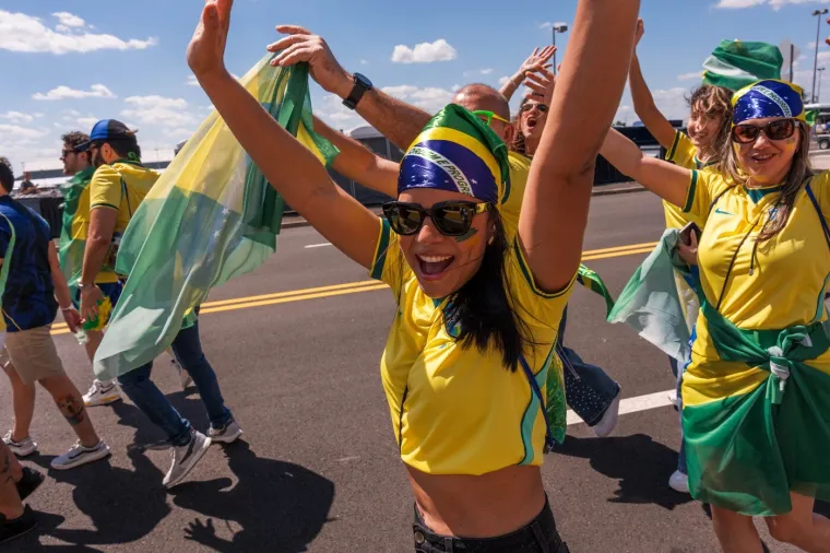 Brazilske navijačice su stigle, temperatura na stadionu je porasla