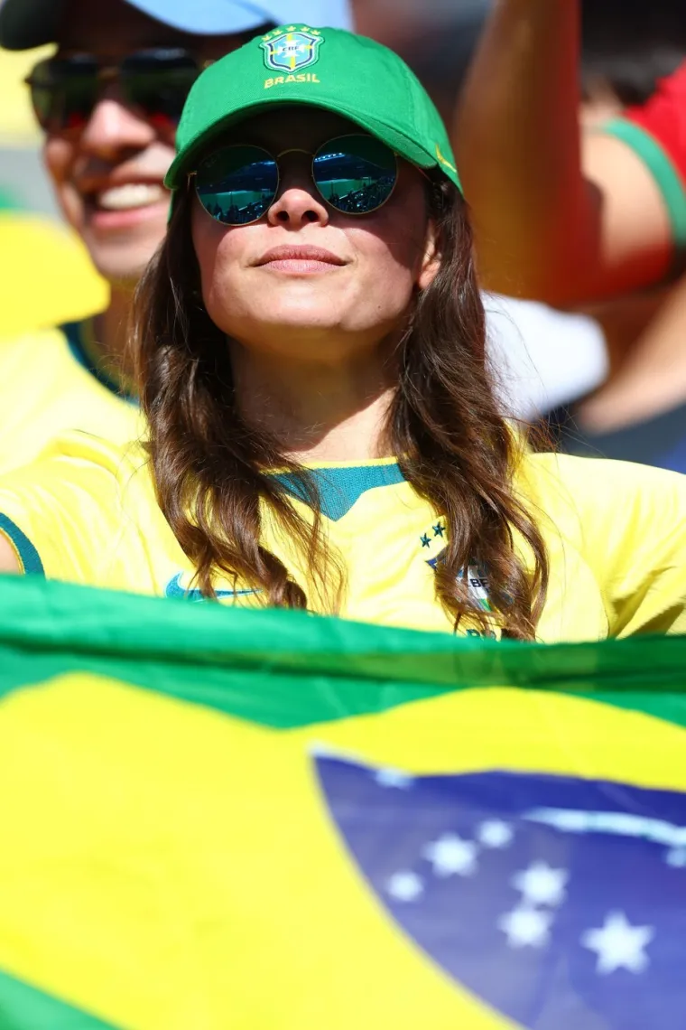 Brazilske navijačice su stigle, temperatura na stadionu je porasla