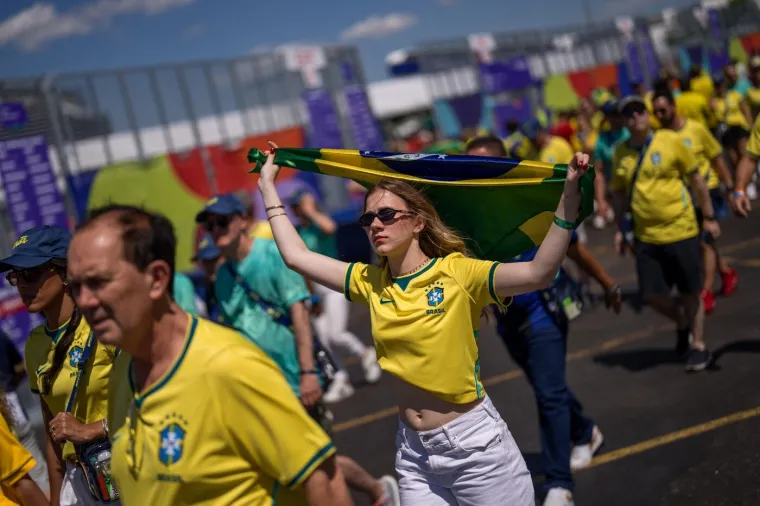 Brazilske navijačice su stigle, temperatura na stadionu je porasla