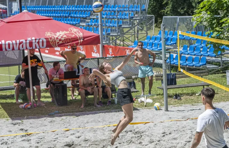 Svjetsko na horizontu, ali Dubovac krade pažnju: Odbojka na pijesku odu&scaron;evila prisutne!