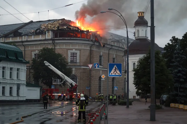 Prizori terora u srcu Kijeva: Sveti simbol star 1000 godina gutaju plameni jezici