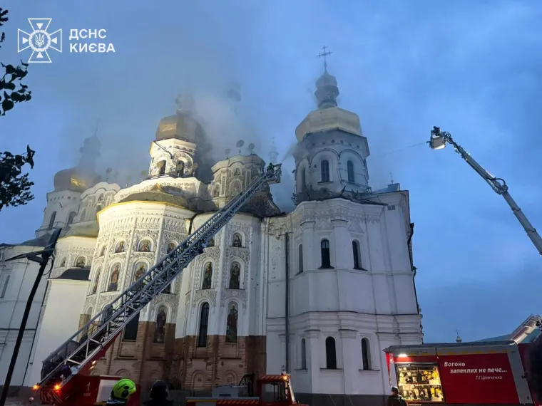 Prizori terora u srcu Kijeva: Sveti simbol star 1000 godina gutaju plameni jezici