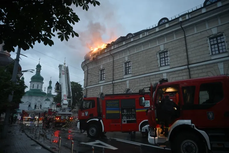 Prizori terora u srcu Kijeva: Sveti simbol star 1000 godina gutaju plameni jezici