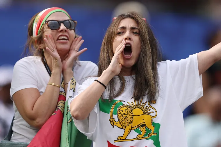 Iranke ukrale pažnju u LA-u, a svi su posebno gledali u jednu navijačicu &scaron;to ima na sebi