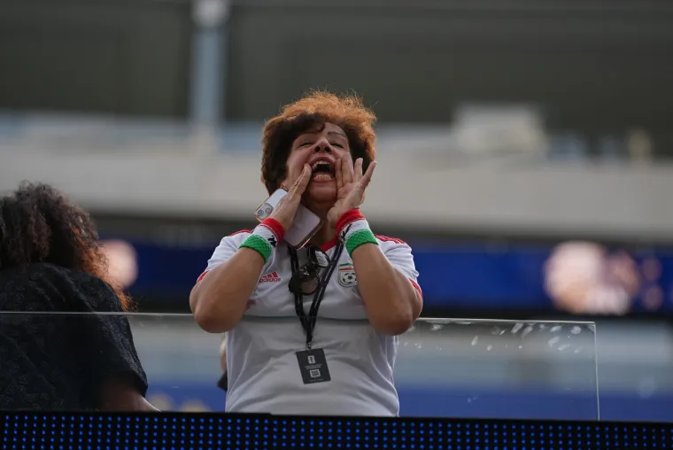 Iranke ukrale pažnju u LA-u, a svi su posebno gledali u jednu navijačicu &scaron;to ima na sebi