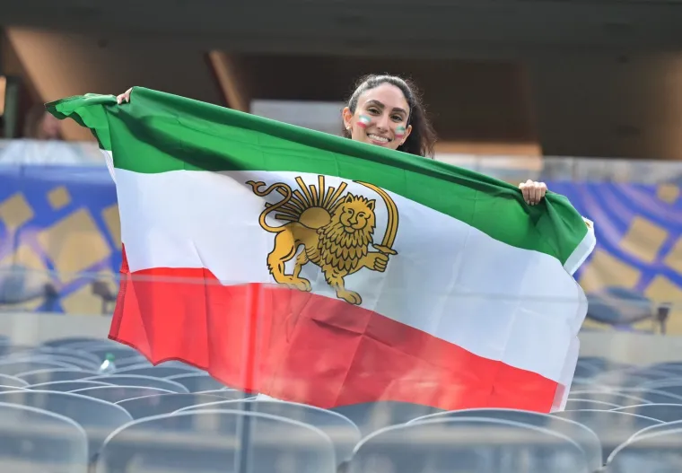 Iranke ukrale pažnju u LA-u, a svi su posebno gledali u jednu navijačicu &scaron;to ima na sebi