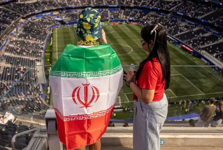 Iranke ukrale pažnju u LA-u, a svi su posebno gledali u jednu navijačicu &scaron;to ima na sebi