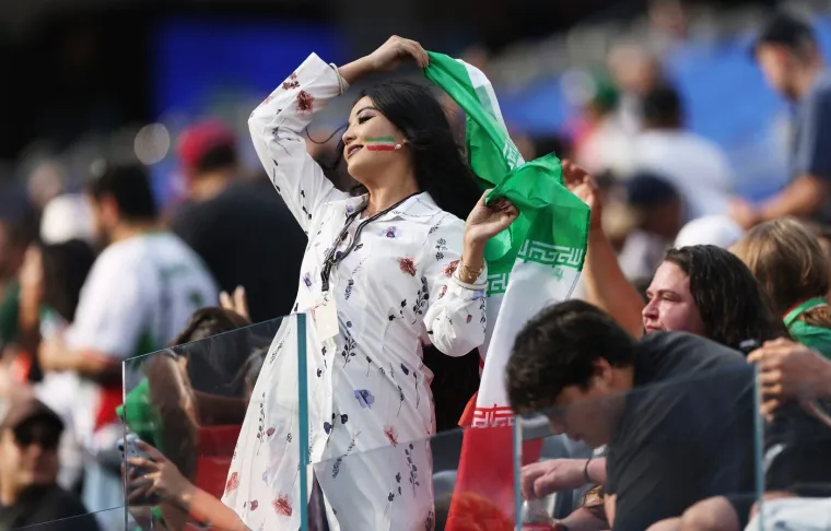Iranke ukrale pažnju u LA-u, a svi su posebno gledali u jednu navijačicu &scaron;to ima na sebi