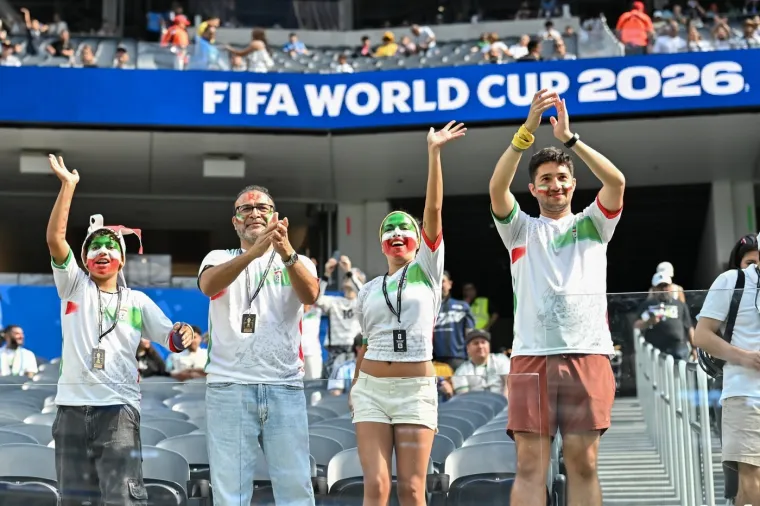 Iranke ukrale pažnju u LA-u, a svi su posebno gledali u jednu navijačicu &scaron;to ima na sebi