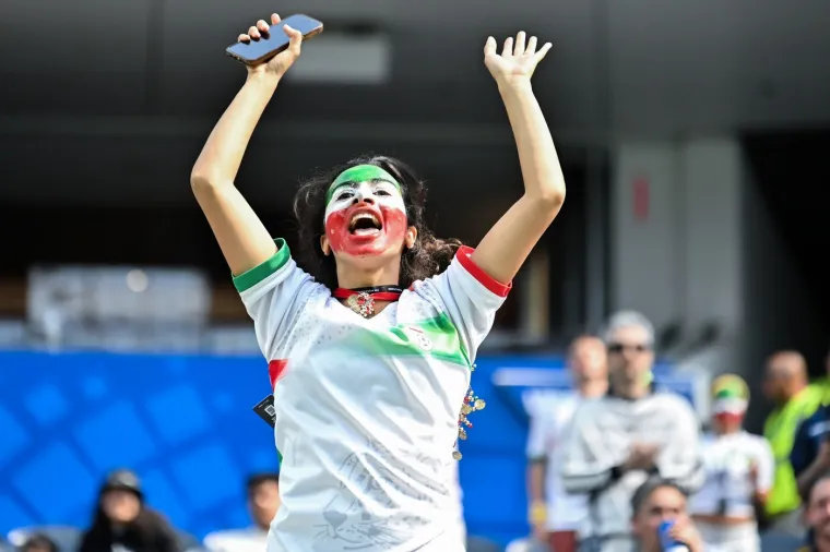 Iranke ukrale pažnju u LA-u, a svi su posebno gledali u jednu navijačicu &scaron;to ima na sebi