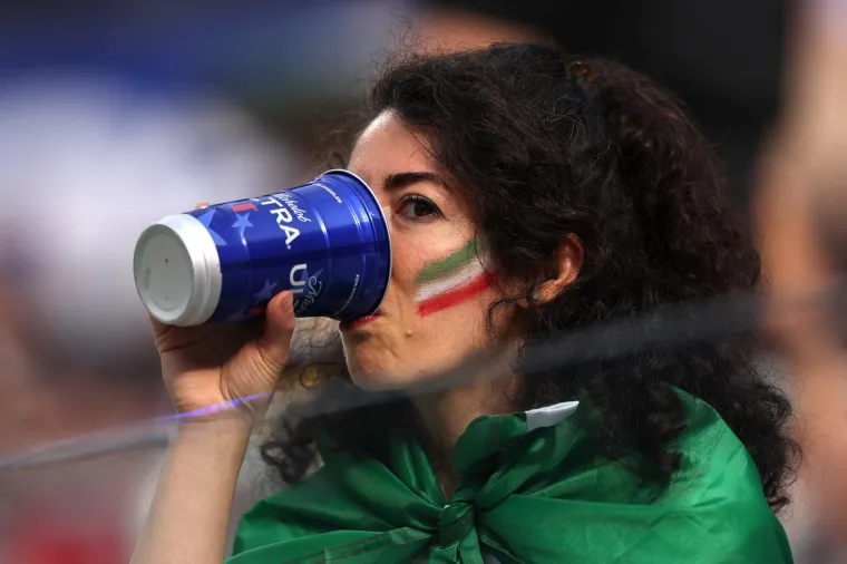 Iranke ukrale pažnju u LA-u, a svi su posebno gledali u jednu navijačicu &scaron;to ima na sebi