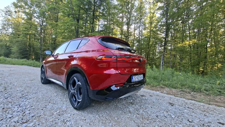 Vozili smo uzbudljivi novi SUV: Osvaja emocijama, a jedan prekidač mijenja sve