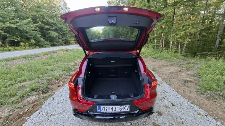 Vozili smo uzbudljivi novi SUV: Osvaja emocijama, a jedan prekidač mijenja sve