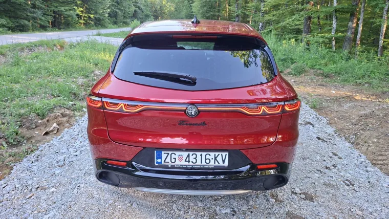 Vozili smo uzbudljivi novi SUV: Osvaja emocijama, a jedan prekidač mijenja sve
