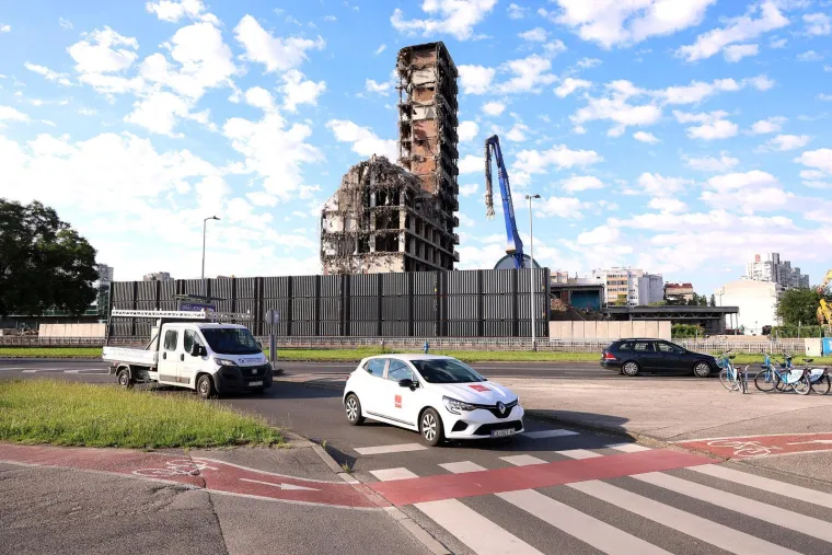 Pogledajte &scaron;to je ostalo od nekada&scaron;njeg simbola Zagreba: Ogromni stroj ga je gotovo uni&scaron;tio