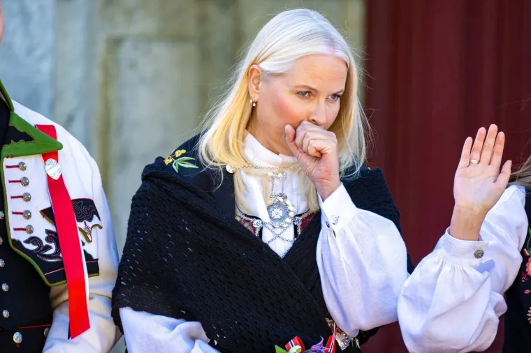 Sin joj u zatvoru zbog silovanja, ona neizlječivo bolesna: Tko je norve&scaron;ka princeza Mette-Marit?
