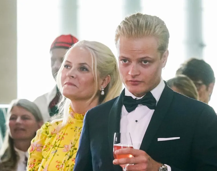 Sin joj u zatvoru zbog silovanja, ona neizlječivo bolesna: Tko je norve&scaron;ka princeza Mette-Marit?