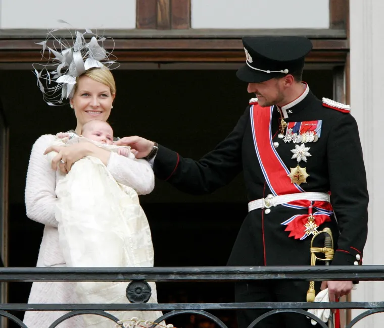 Sin joj u zatvoru zbog silovanja, ona neizlječivo bolesna: Tko je norve&scaron;ka princeza Mette-Marit?