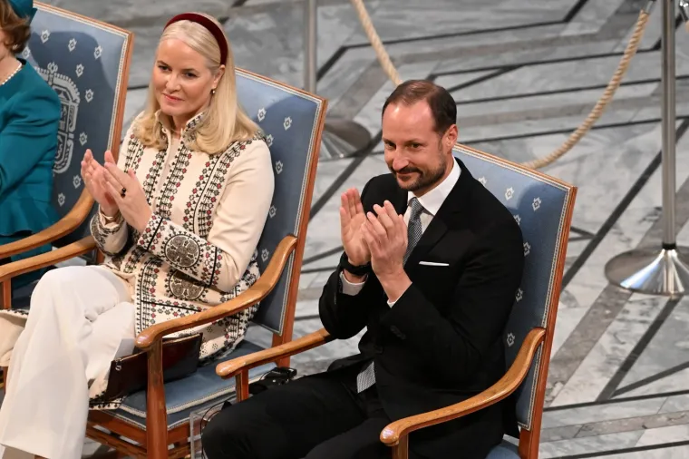 Sin joj u zatvoru zbog silovanja, ona neizlječivo bolesna: Tko je norve&scaron;ka princeza Mette-Marit?